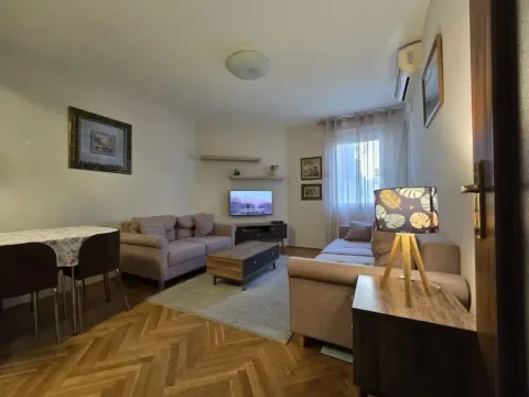 Izdavanje, jednosoban stan, 40m², Blok 9, Podgorica - image 6