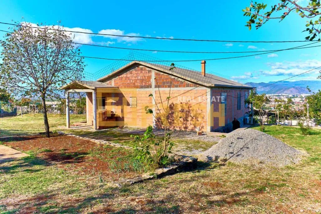Sale, house, 190m², Kakaricka Gora, Podgorica
