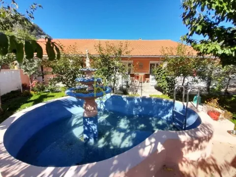 Sale, house, 210m², Cetinje, Crna Gora - image 2