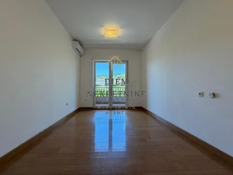 Izdavanje, trosoban stan, 107m², Vezirov Most, Podgorica - image 8