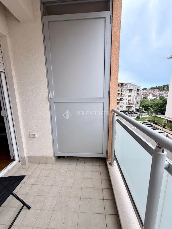 Rent, one bedroom apartment, 44m², City Kej, Podgorica