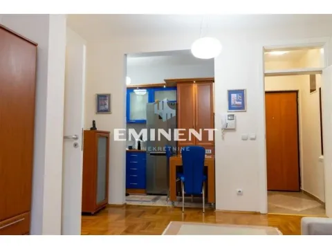 Rent, two bedroom apartment, 52m², Savski Venac, Beograd - image 4