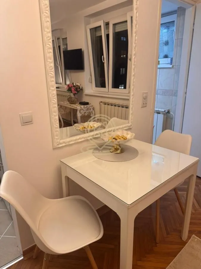Rent, one bedroom apartment, 26m², Kalenić Pijaca, Vračar Sve Podlokacije