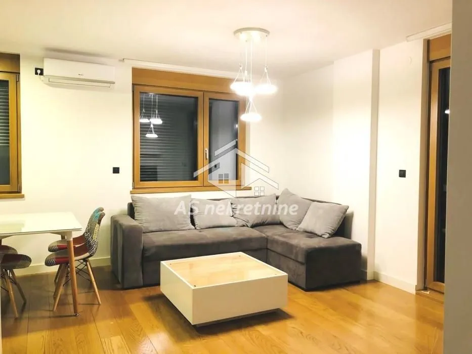 Izdavanje, stan, 69m², Južni Bulevar, Vračar Sve Podlokacije