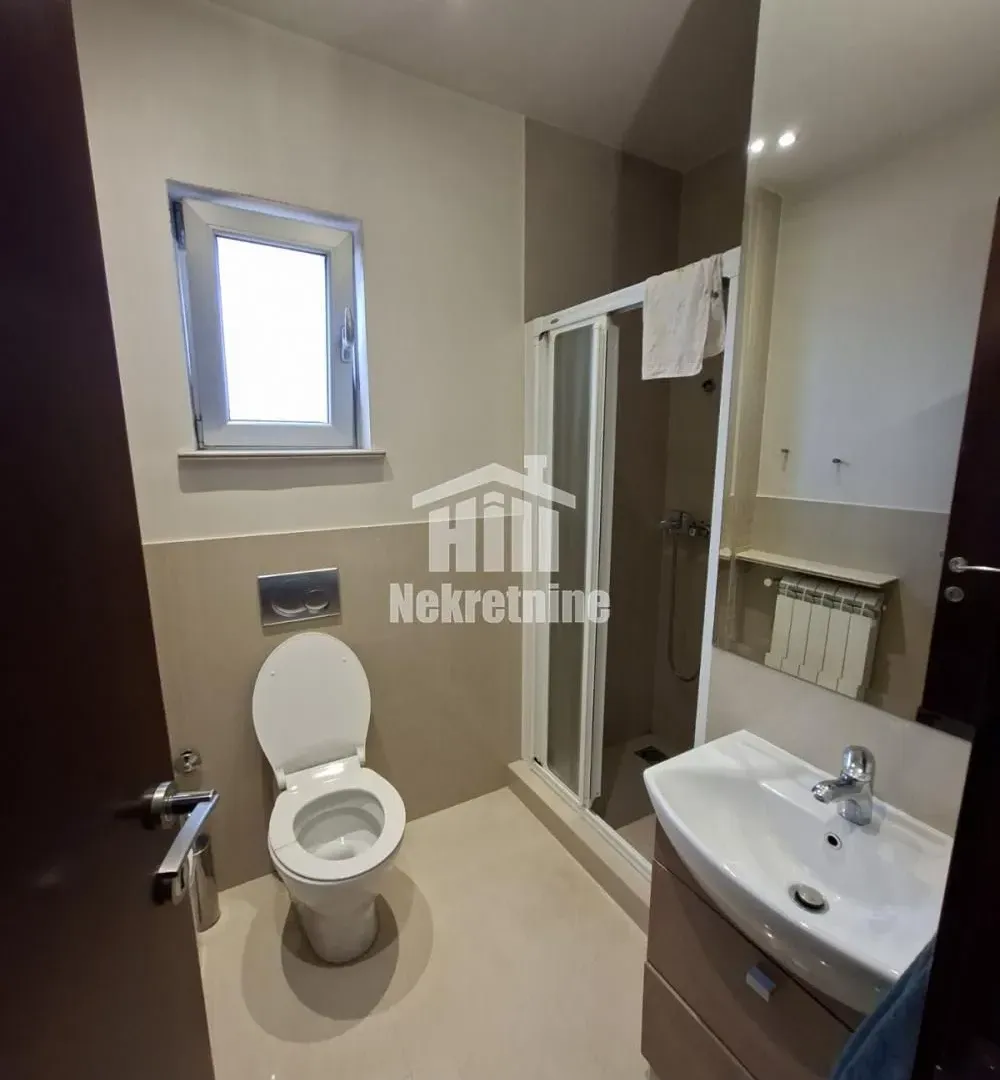 Izdavanje, kuća, 330m², Čukarica, Beograd