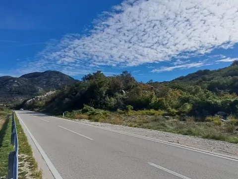 Zemljište in Grahovo