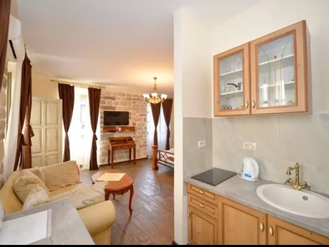 Rent, one bedroom apartment, 115m², Stari Grad Kotor, Kotor - image 10