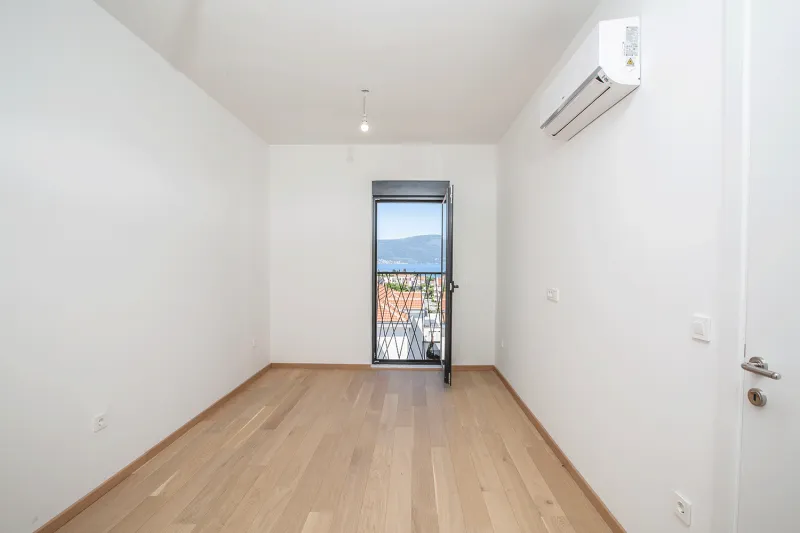 Prodaja, trosoban stan, 143m², Tivat, Crna Gora