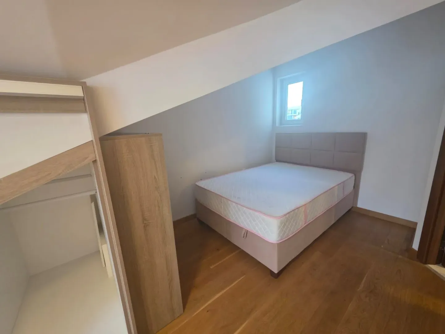 Izdavanje, dvosoban stan, 75m², Stara Varoš, Podgorica