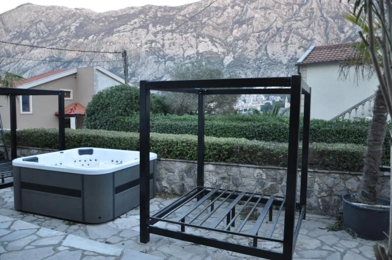 Sale, house, 310m², Kotor, Crna Gora