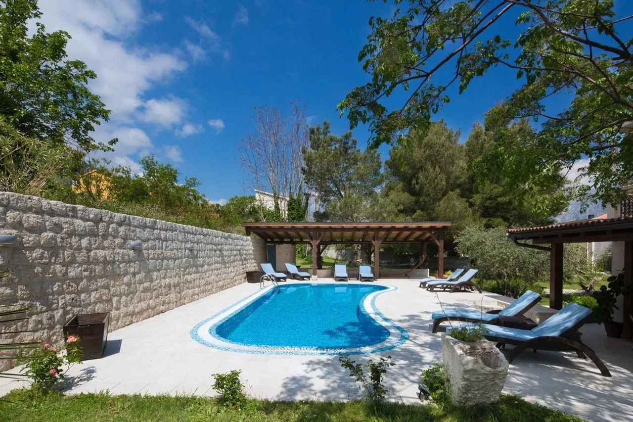 Sale, house, 690m², Prčanj, Kotor