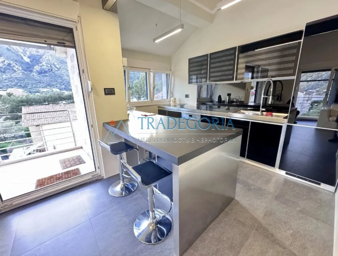 Prodaja, dvosoban stan, 129m², Dobrota, Kotor