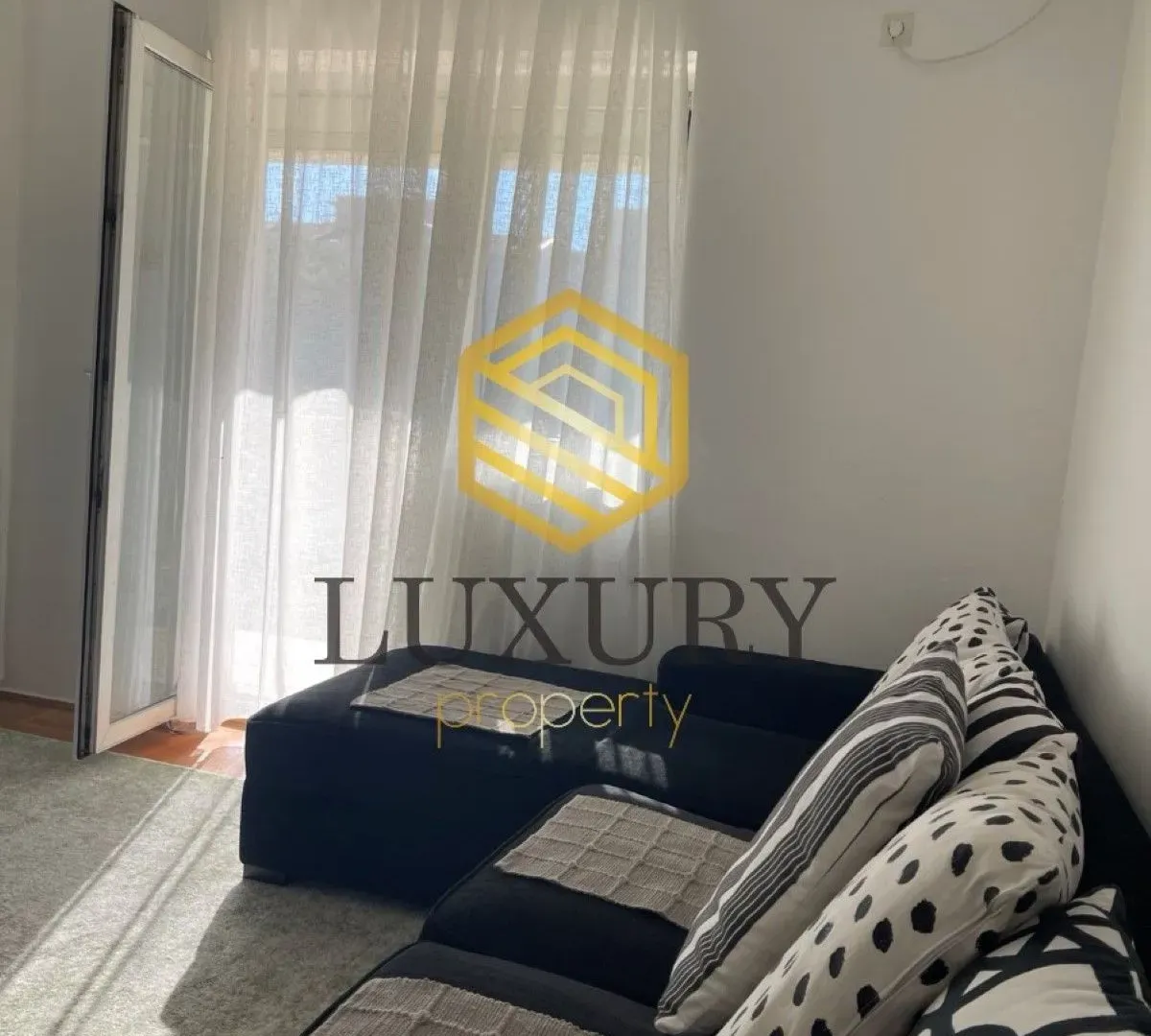 Izdavanje, dvosoban stan, 65m², Stari Aerodrom, Podgorica