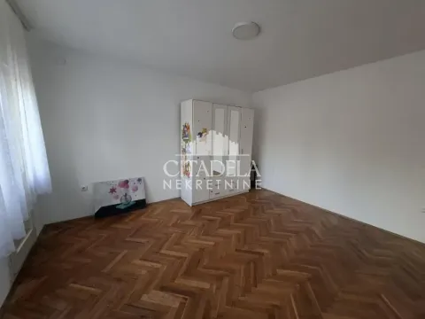 Izdavanje, trosoban stan, 78m², Kanarevo Brdo, Beograd - image 2