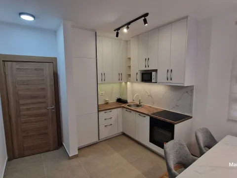 Izdavanje, dvosoban stan, 70m², Radanovići, Kotor - image 5