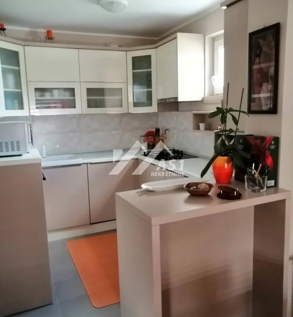 Izdavanje, četvorosoban stan, 95m², Novo naselje, Novi Sad
