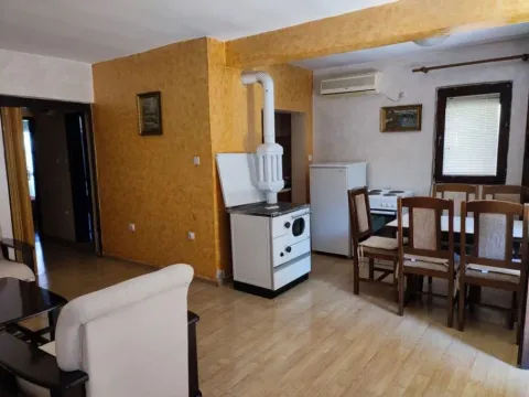 Izdavanje, dvosoban stan, 60m², Stari Aerodrom, Podgorica - image 11