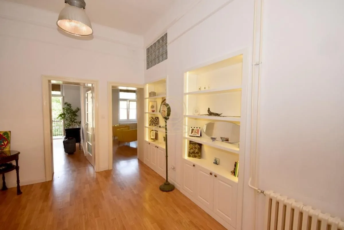 Izdavanje, trosoban stan, 76m², Stari Grad, Beograd