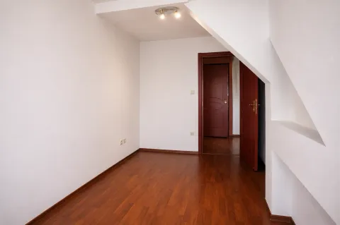 Prodaja, trosoban stan, 66m², Centar, Podgorica - image 9