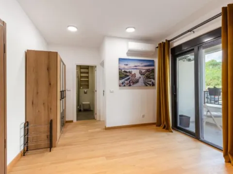 Sale, one bedroom apartment, 44m², Bečići, Budva - image 11