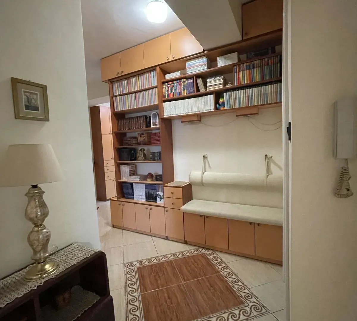 Izdavanje, dvosoban stan, 76m², Centar, Podgorica