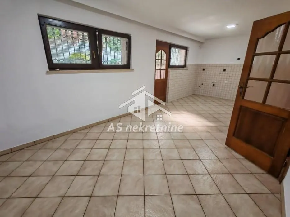 Izdavanje, kuća, 360m², Voždovac Sve Podlokacije, Beograd
