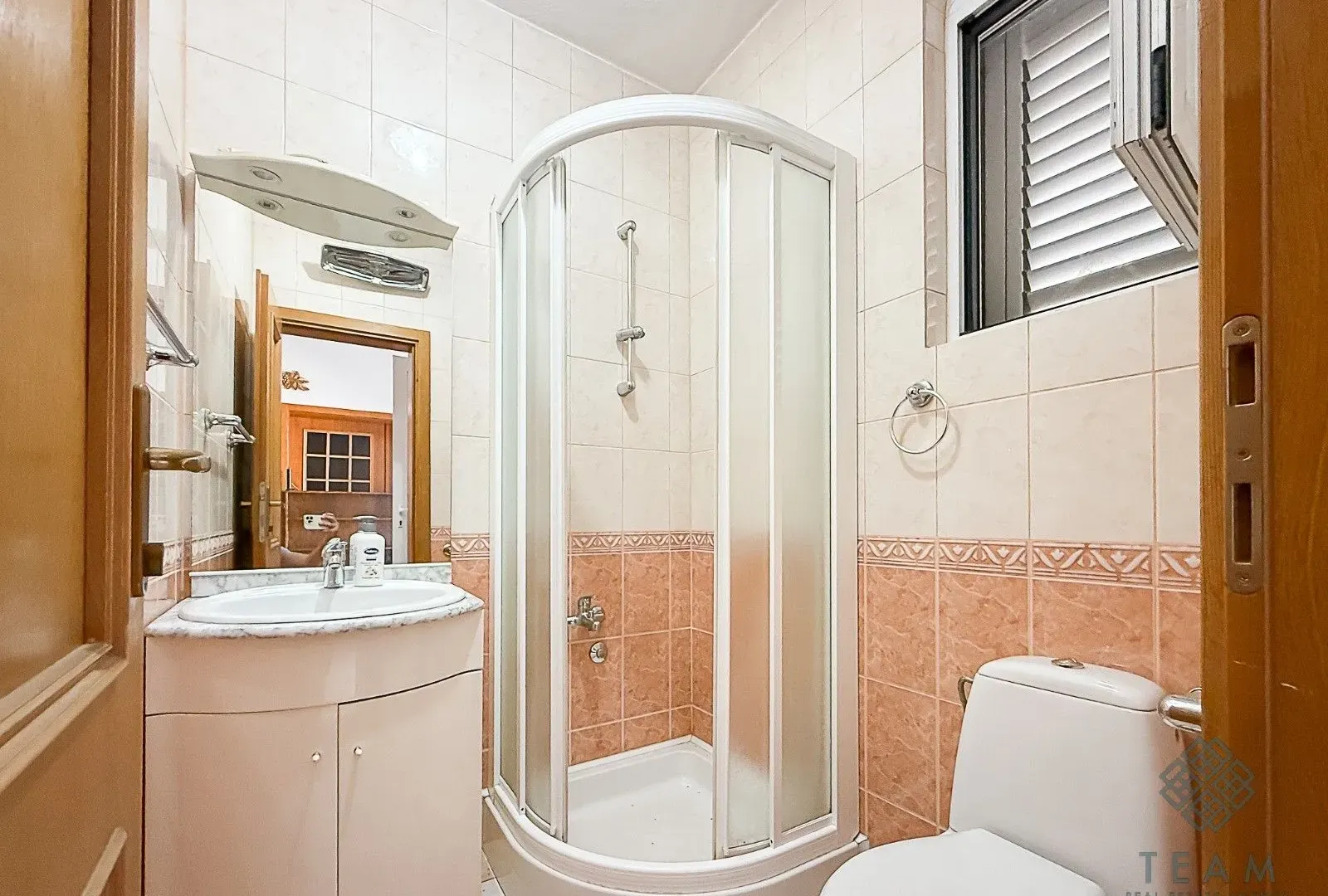 Rent, house, 400m², Zlatica, Podgorica