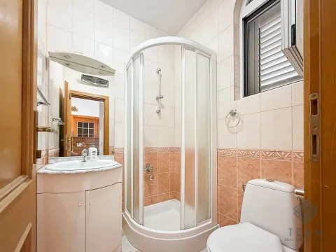 Rent, house, 400m², Zlatica, Podgorica - image 11
