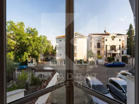 Izdavanje, četvorosoban stan, 170m², Gorica C, Podgorica - image 34