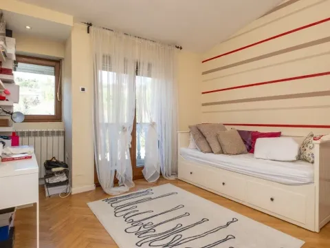 Rent, three bedroom apartment, 122m², Gorica C, Podgorica - image 11