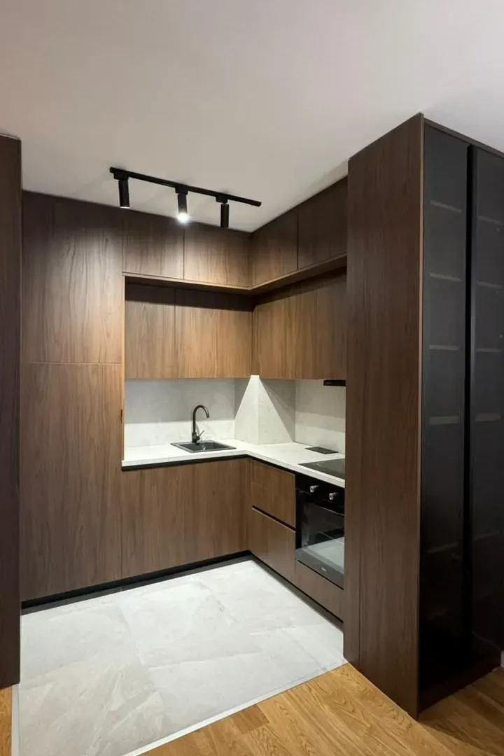 Izdavanje, jednosoban stan, 43m², Central Point, Podgorica