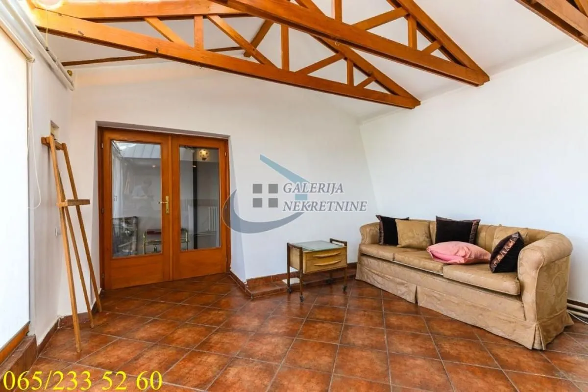 Izdavanje, trosoban stan, 96m², Lion, Zvezdara Sve Podlokacije