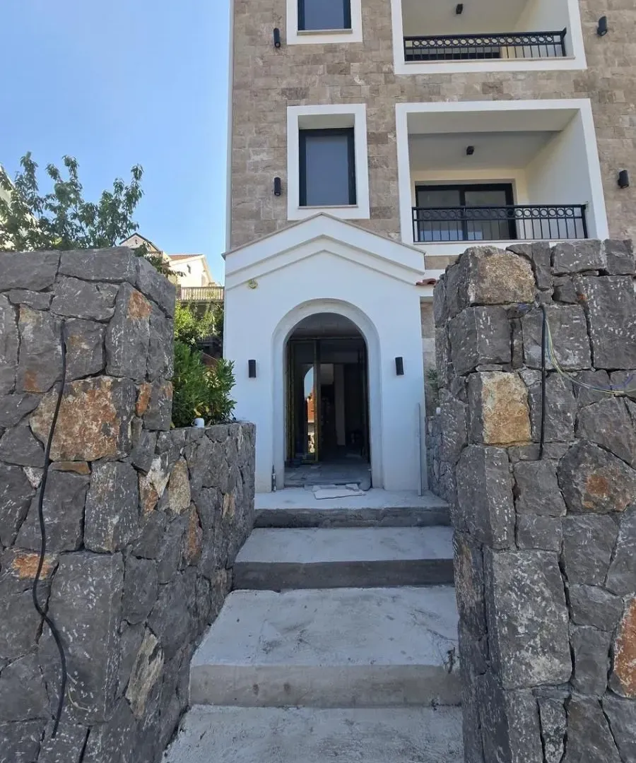 Prodaja, dvosoban stan, 54m², Radovići, Tivat