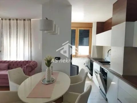 Izdavanje, trosoban stan, 79m², Južni Bulevar, Vračar Sve Podlokacije - image 3