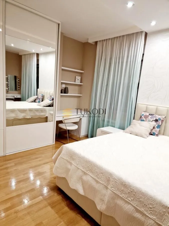 Izdavanje, trosoban stan, 105m², Centar, Novi Sad