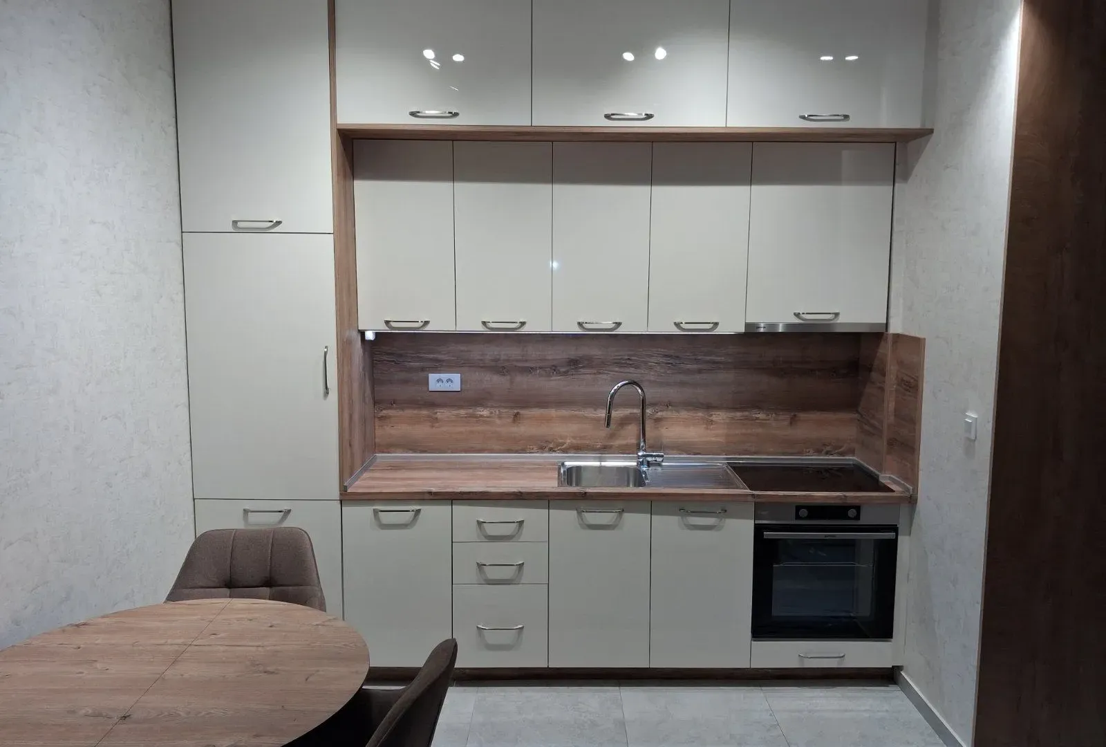 Izdavanje, jednosoban stan, 42m², Tološi, Podgorica