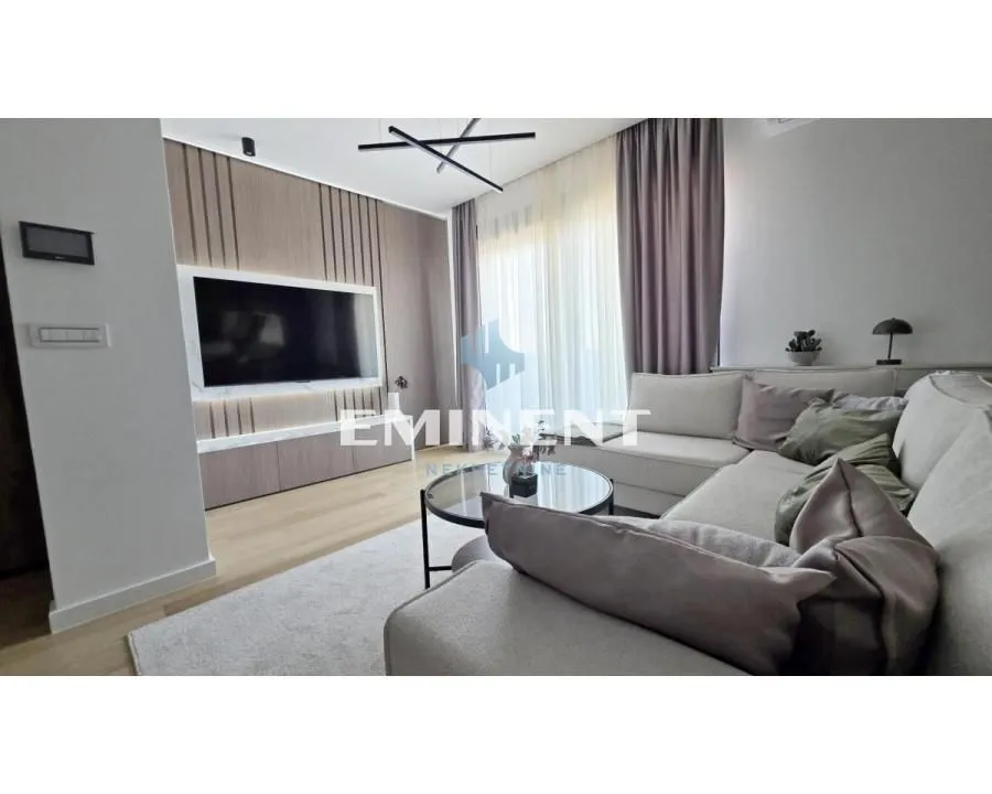 Izdavanje, trosoban stan, 80m², Savski Venac, Beograd