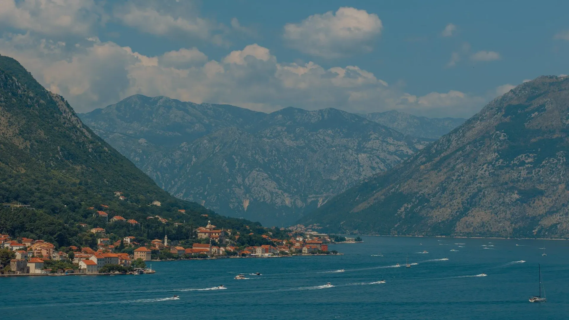 Prodaja, dvosoban stan, 84m², Dobrota, Kotor
