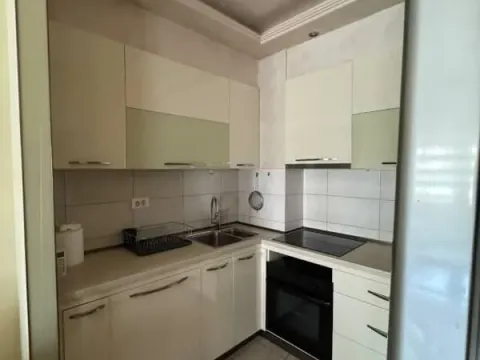 Izdavanje, jednosoban stan, 50m², City Kvart, Podgorica - image 4