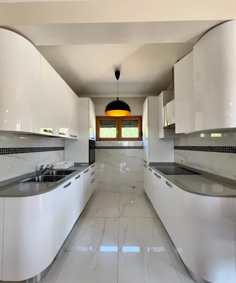 Prodaja, kuća, 200m², Rogami, Podgorica