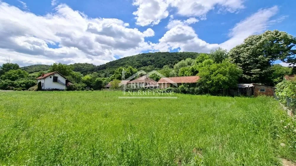 Prodaja, plac, 1300m², Voždovac Sve Podlokacije, Beograd