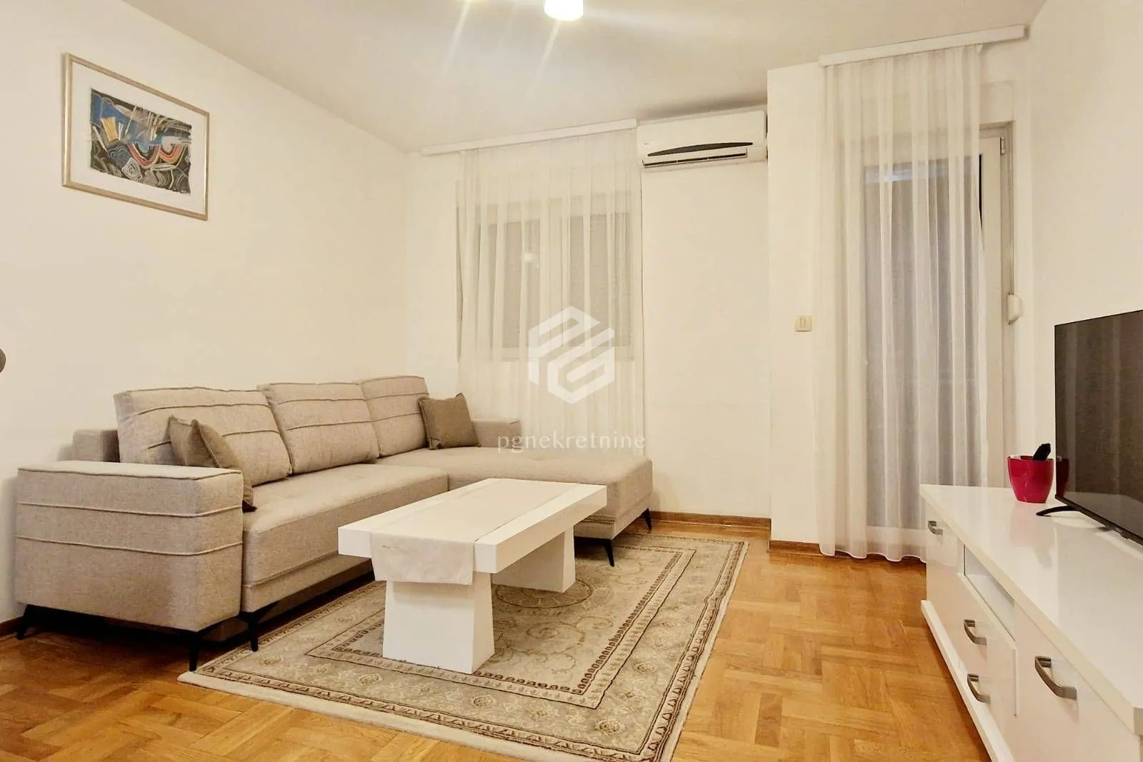 Izdavanje, jednosoban stan, 43m², Stari Aerodrom, Podgorica