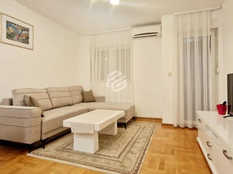 Izdavanje, jednosoban stan, 43m², Stari Aerodrom, Podgorica - image 1