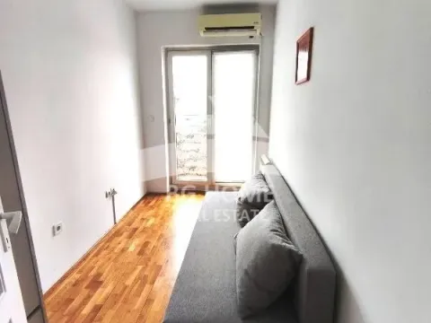 Rent, two bedroom apartment, 43m², Južni Bulevar, Vračar Sve Podlokacije - image 4