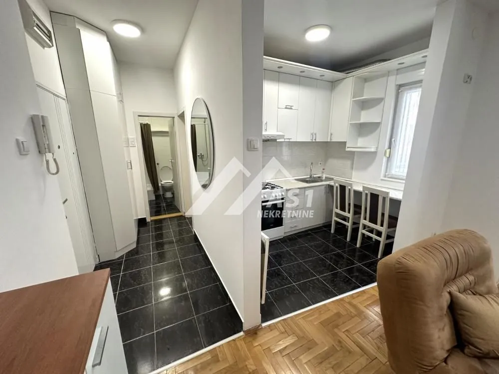 Izdavanje, dvosoban stan, 46m², Sajam, Novi Sad Sve Podlokacije