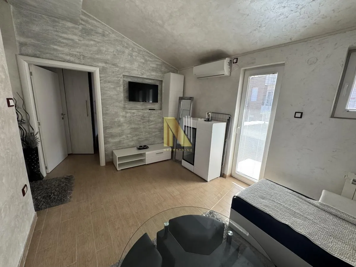 Izdavanje, jednosoban stan, 36m², Stari grad, Novi Sad