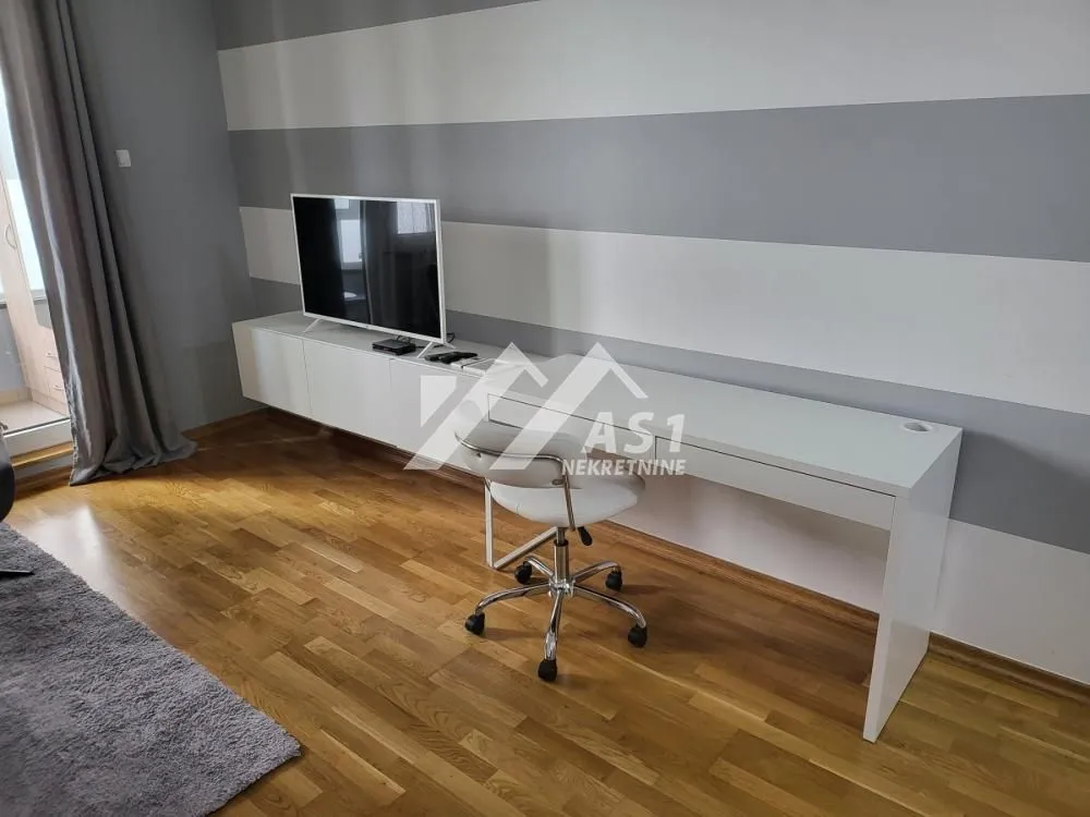 Izdavanje, jednosoban stan, 35m², Bulevar Oslobodjenja, Novi Sad Sve Podlokacije
