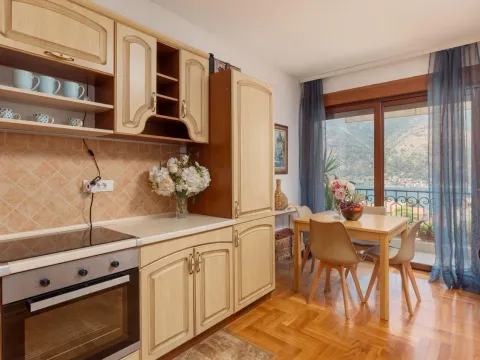 Prodaja, jednosoban stan, 50m², Dobrota, Kotor - image 5