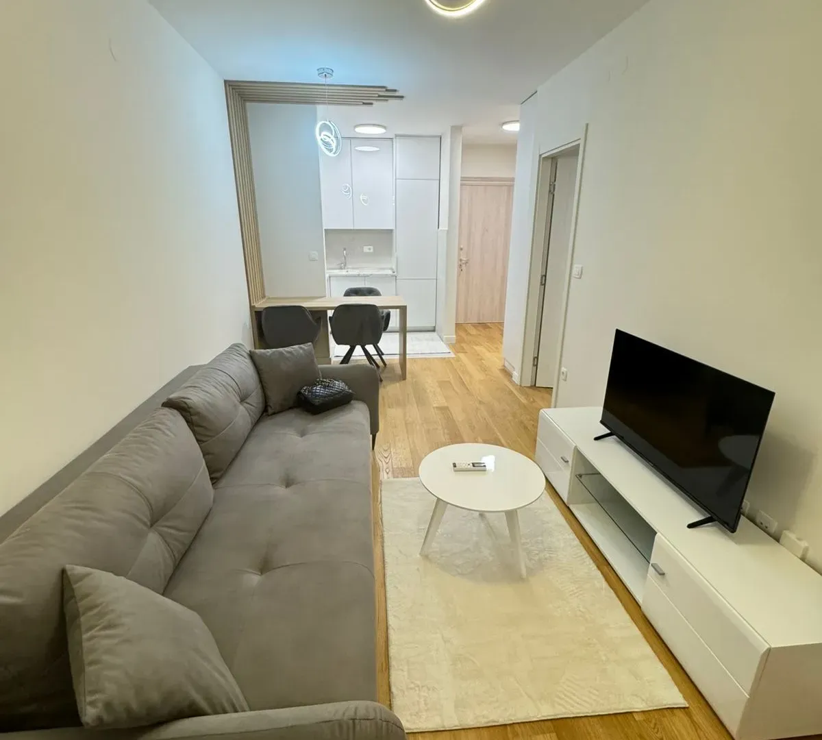 Izdavanje, stan, 39m², Central Point, Podgorica