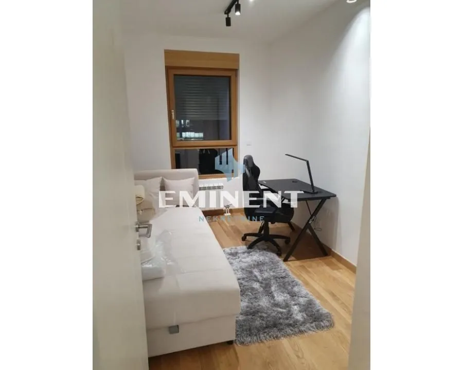 Rent, four bedroom apartment, 105m², Novi Beograd Blok 65, Novi Beograd Sve Podlokacije